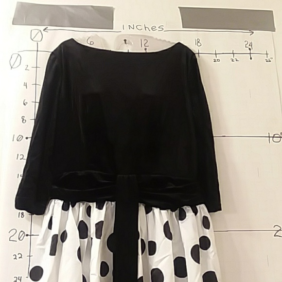 Dress V velvet bodice dress - Picture 8 of 10